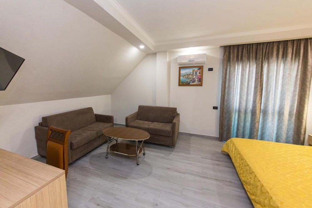 Lumera Hotel