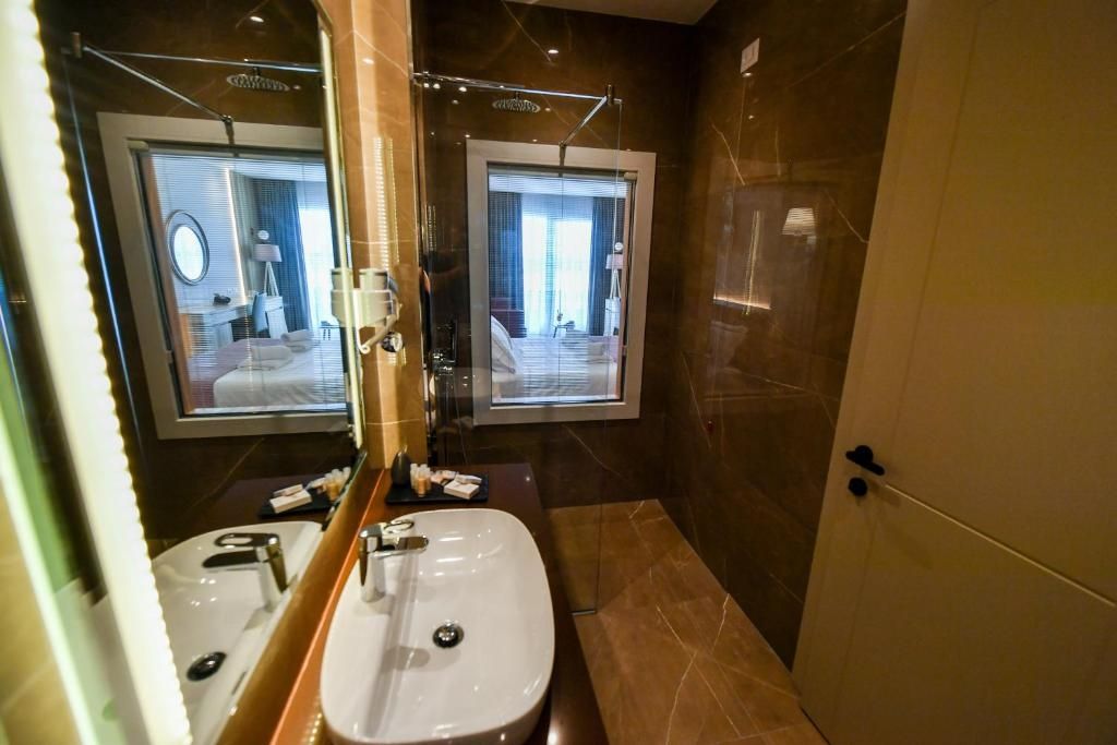 Iliad Hotel