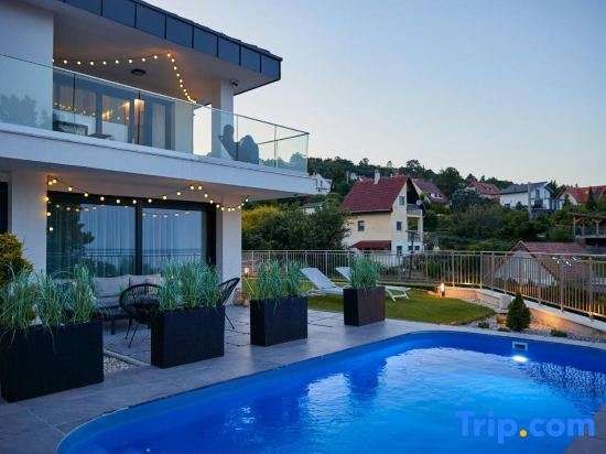 Lake Spirit Boutique Apartments