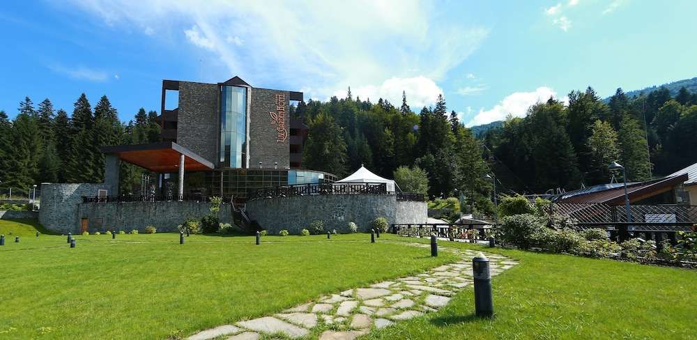 Lux Garden Hotel & Resort