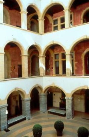 Cour des Loges