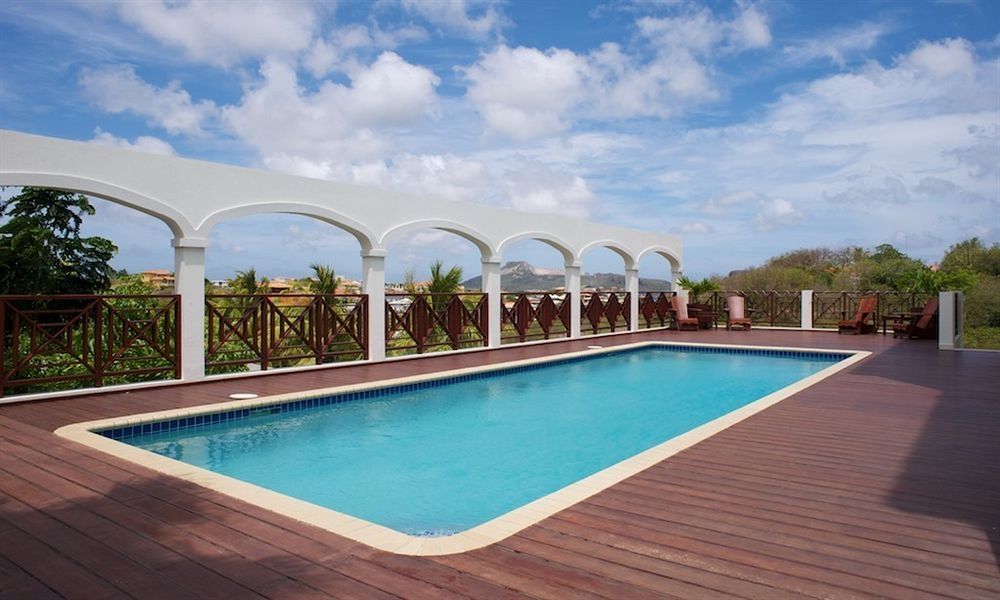 C-Bay Deluxe Resort