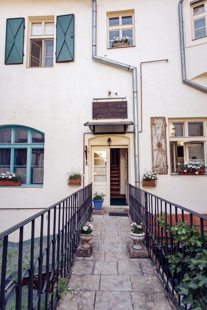 Divná Pani Luxury Gallery Rooms